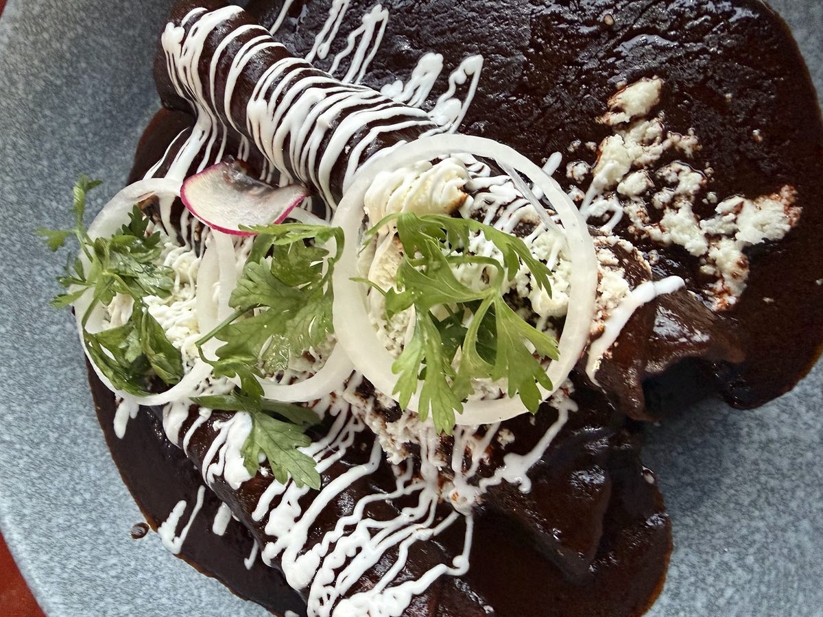 Enchiladas de mole chiapaneco